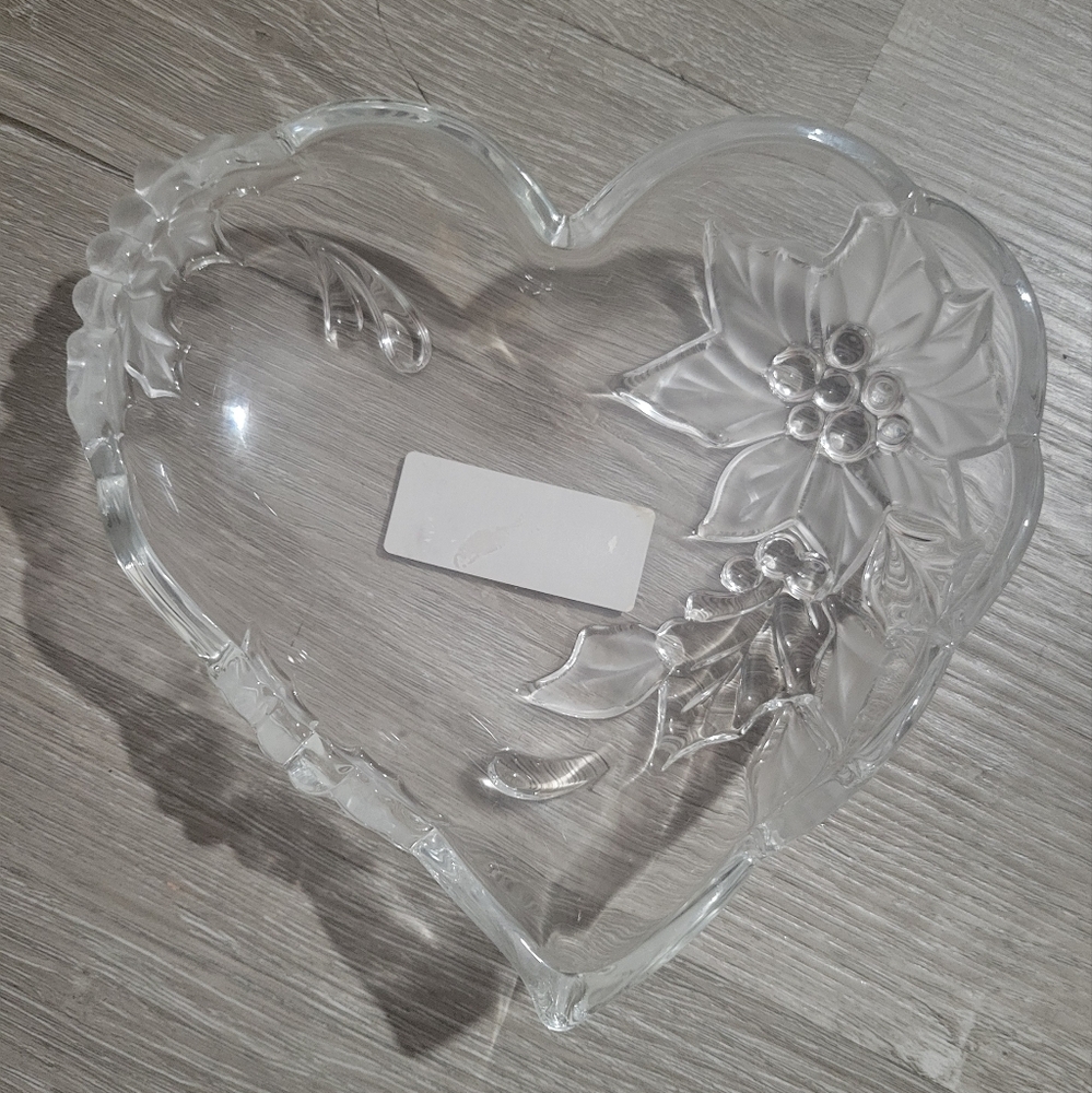 Flawless Mikasa SA 929/512 Christmas Bloom Discontinued Heart Shaped Dish Frost